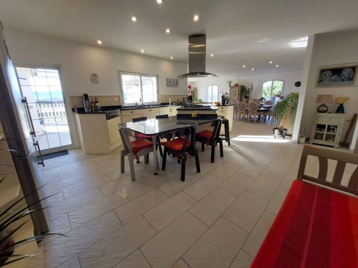 Image No.6-4 Bed Property for sale