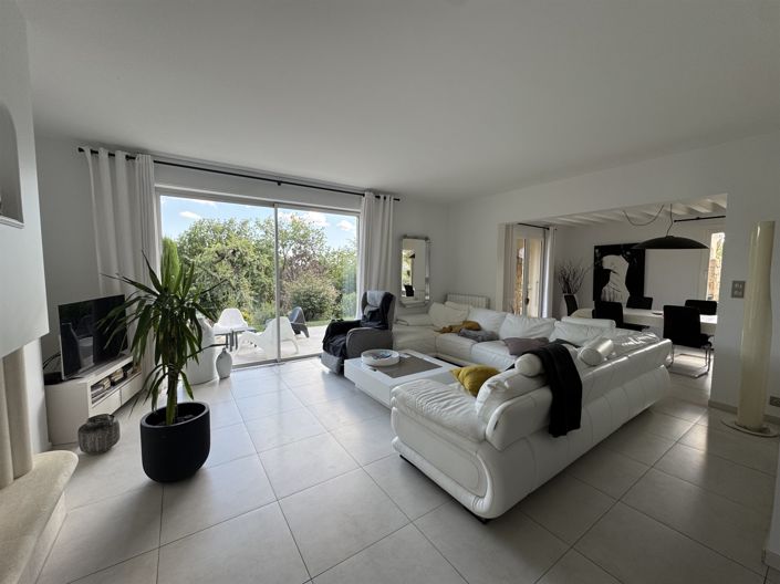 Image No.6-4 Bed House for sale