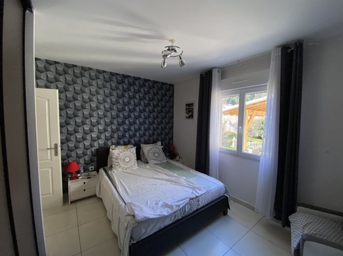 Image No.6-4 Bed House for sale