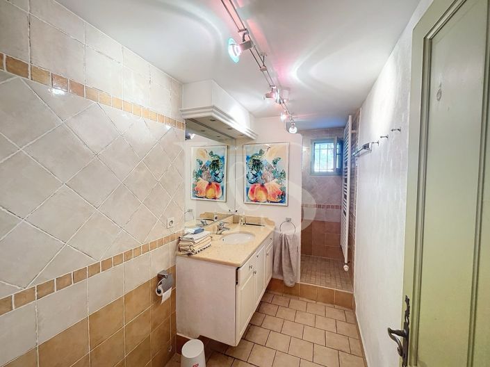 Image No.10-5 Bed House for sale