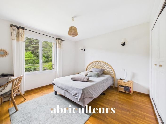 Image No.20-5 Bed House for sale
