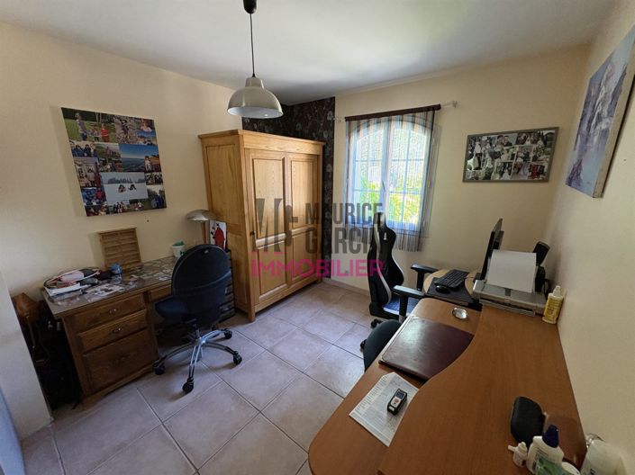 Image No.8-5 Bed House for sale