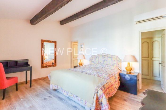 Image No.6-5 Bed House for sale