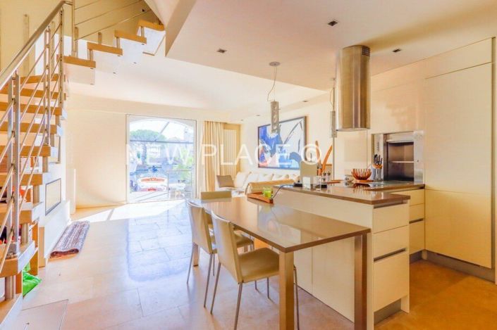 Image No.3-5 Bed House for sale