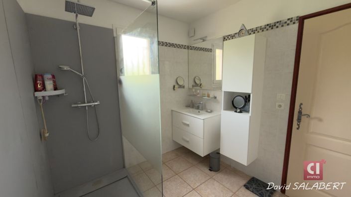 Image No.10-3 Bed House for sale