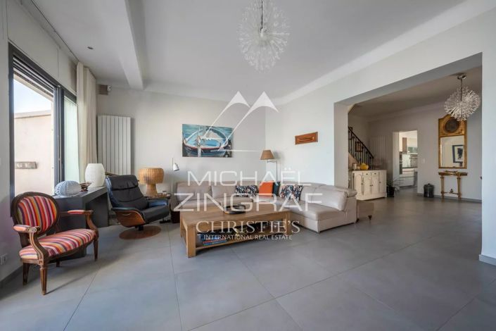 Image No.11-3 Bed House for sale