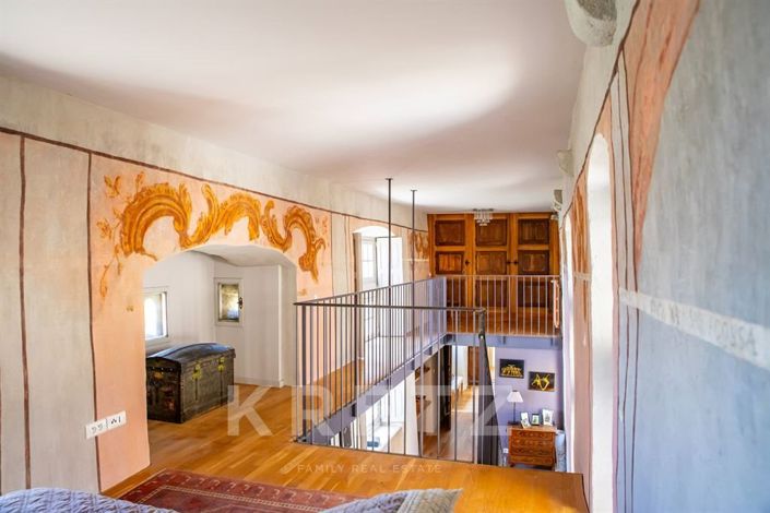 Image No.25-10 Bed Property for sale