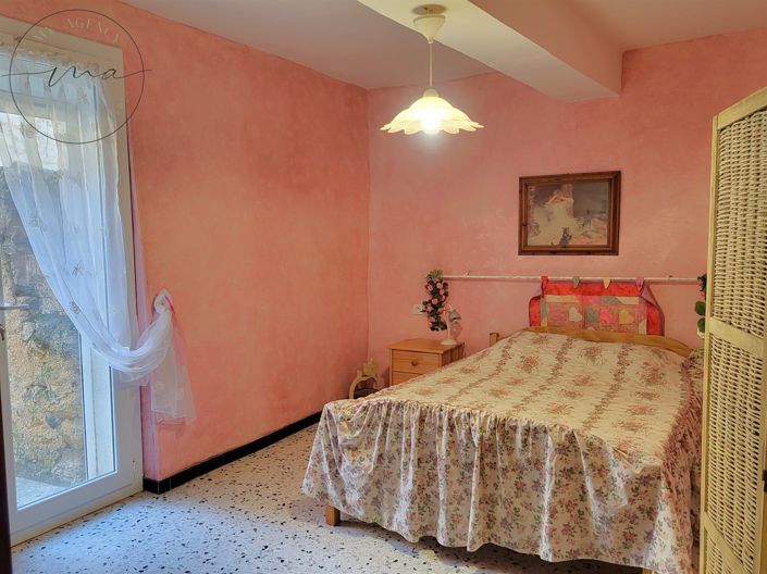 Image No.10-3 Bed House for sale
