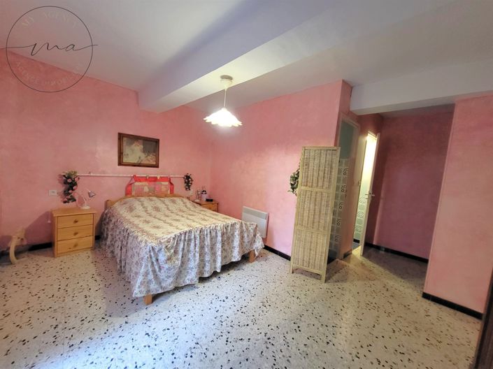 Image No.11-3 Bed House for sale