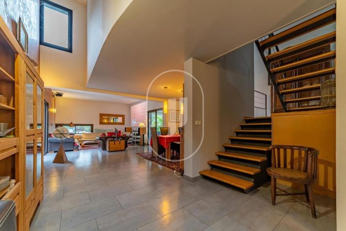 Image No.3-4 Bed House for sale