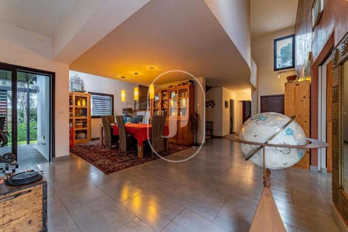 Image No.5-4 Bed House for sale