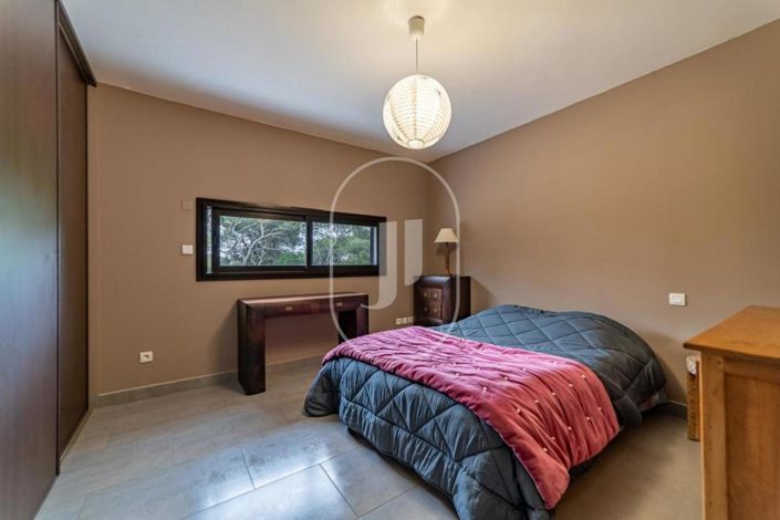 Image No.6-4 Bed House for sale