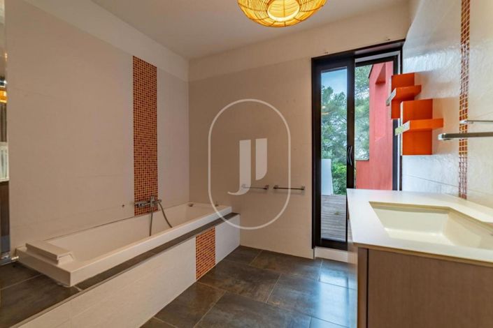 Image No.7-4 Bed House for sale