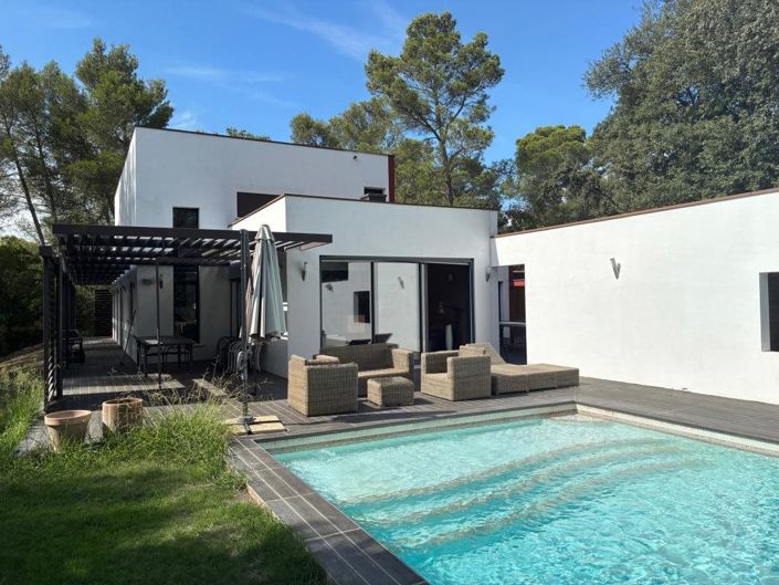 Image No.8-4 Bed House for sale