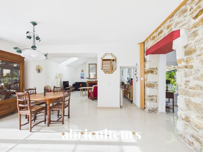 Image No.2-6 Bed House for sale