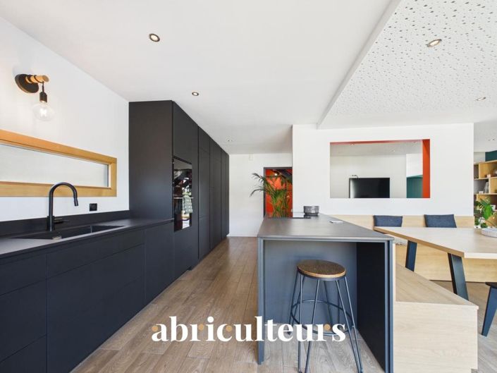 Image No.7-5 Bed House for sale