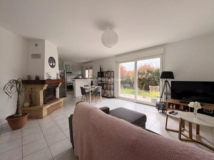 Image No.3-2 Bed House for sale