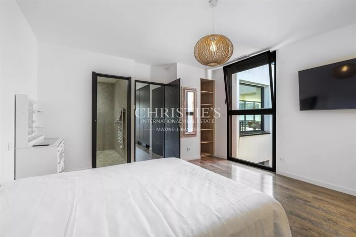 Image No.13-5 Bed House for sale