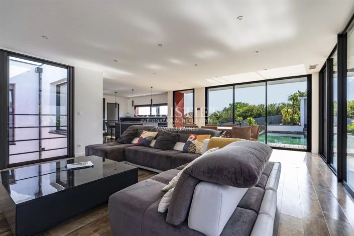 Image No.2-5 Bed House for sale
