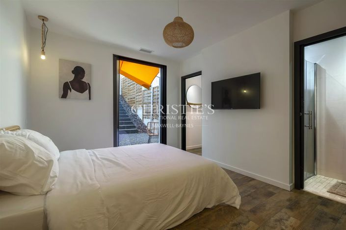 Image No.24-5 Bed House for sale