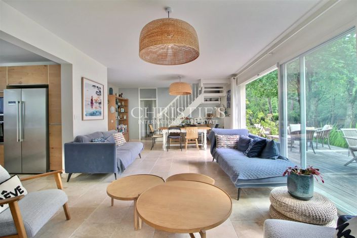 Image No.8-7 Bed House for sale