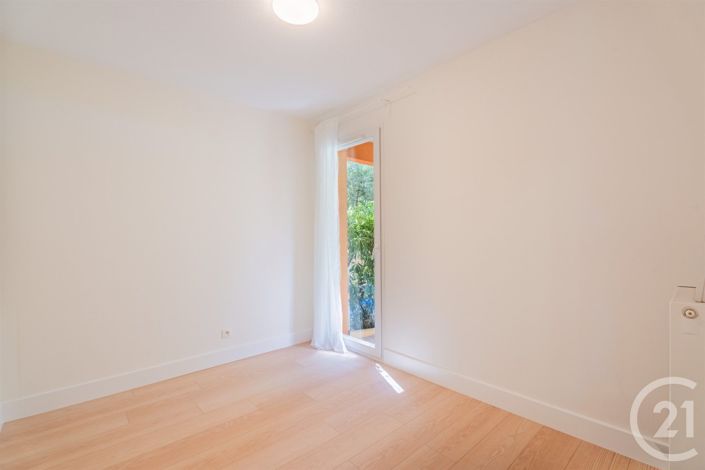 Image No.15-3 Bed Apartment for sale