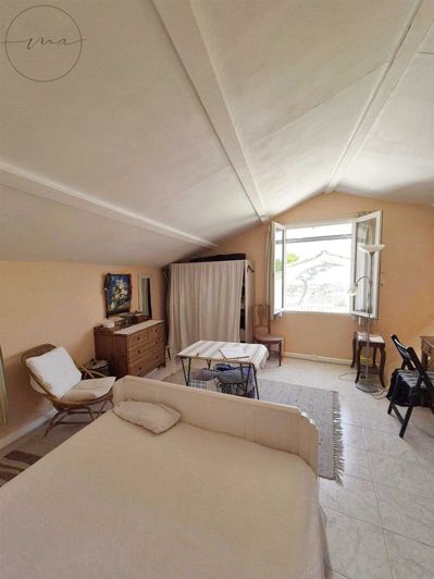 Image No.8-4 Bed House for sale