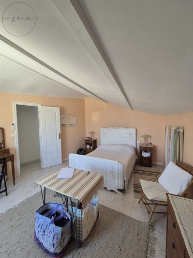 Image No.9-4 Bed House for sale