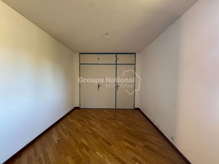 Image No.11-3 Bed House for sale