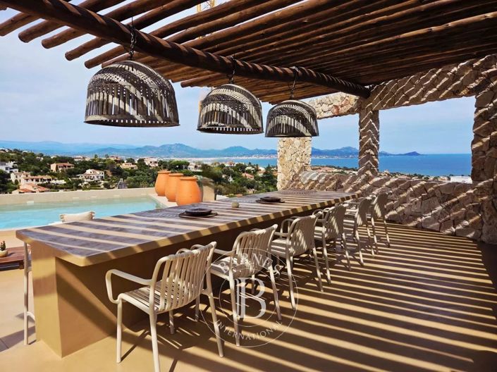 Image No.6-5 Bed House for sale