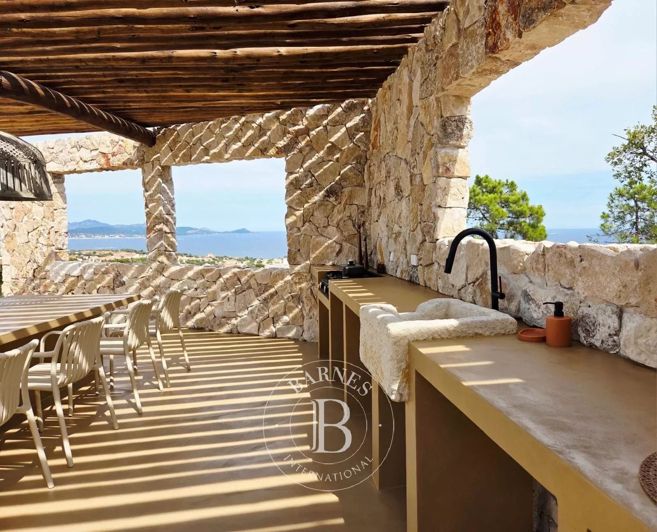 Image No.7-5 Bed House for sale