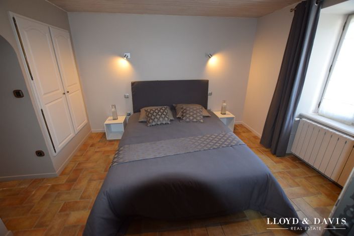 Image No.10-5 Bed House for sale