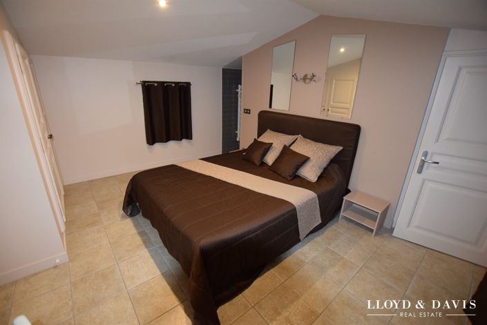 Image No.17-5 Bed House for sale