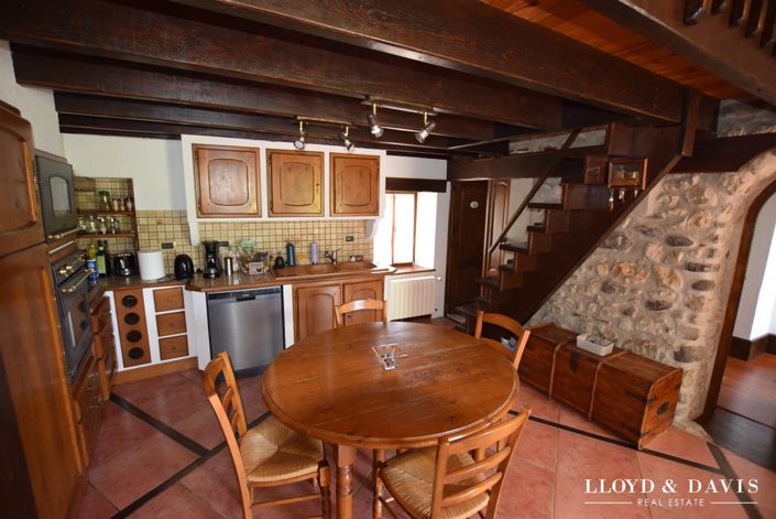 Image No.5-5 Bed House for sale