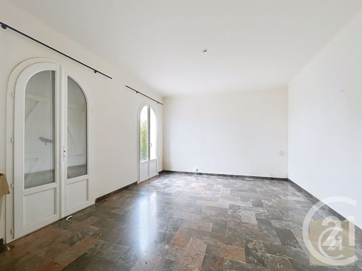 Image No.25-4 Bed House for sale