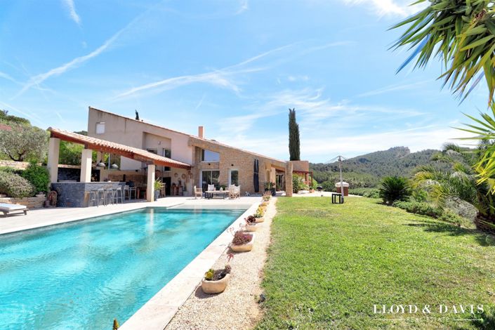Image No.21-4 Bed Property for sale