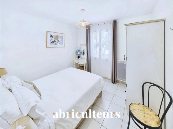 Image No.20-8 Bed House for sale