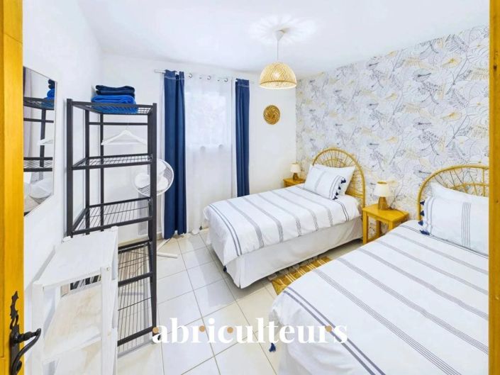 Image No.21-8 Bed House for sale