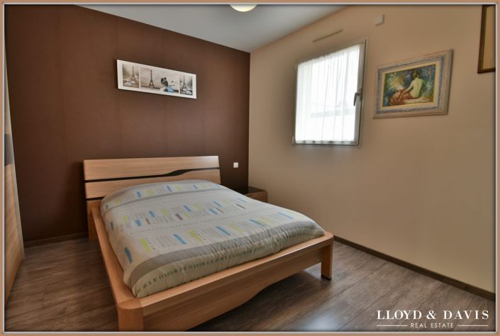 Image No.12-4 Bed House for sale