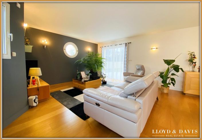 Image No.2-4 Bed House for sale