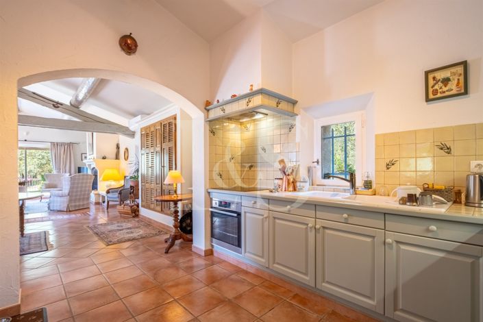 Image No.16-6 Bed House for sale
