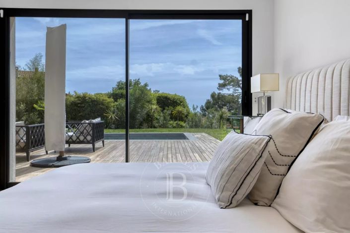 Image No.16-4 Bed House for sale