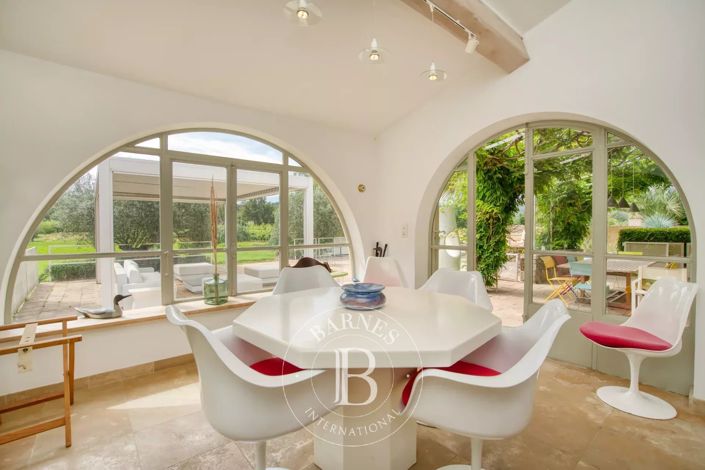 Image No.5-6 Bed House for sale