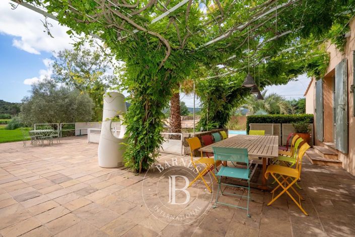 Image No.9-6 Bed House for sale