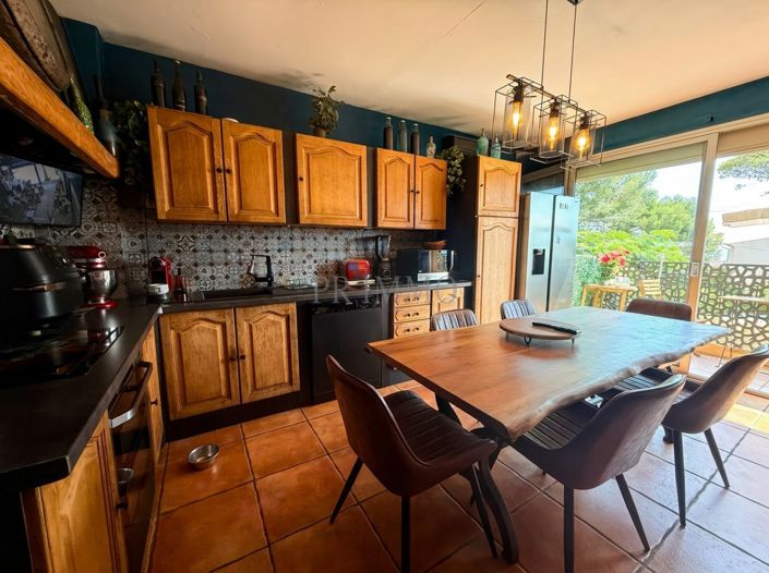 Image No.6-4 Bed House for sale