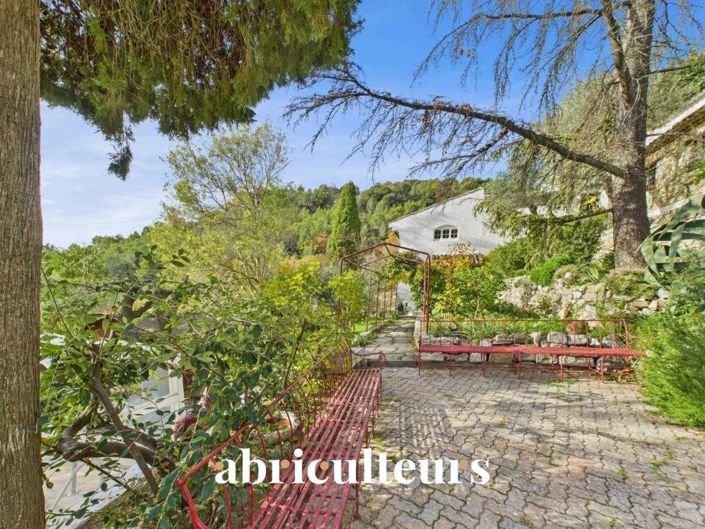 Property of 1.4 hectares of greenery in Cantaron