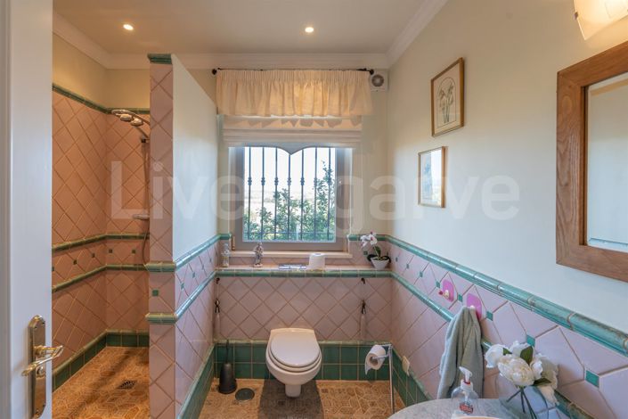 Image No.35-3 Bed House for sale