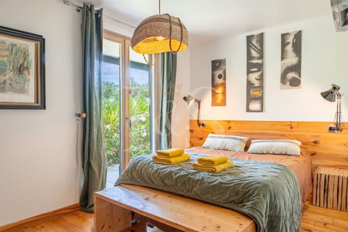 Image No.18-5 Bed House for sale