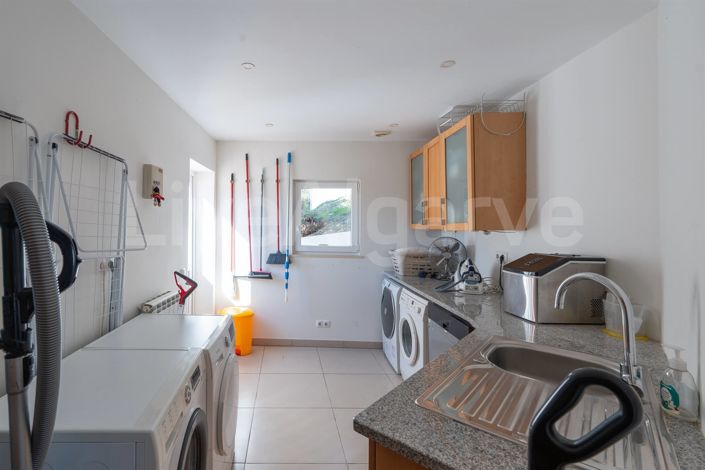 Image No.50-6 Bed House for sale