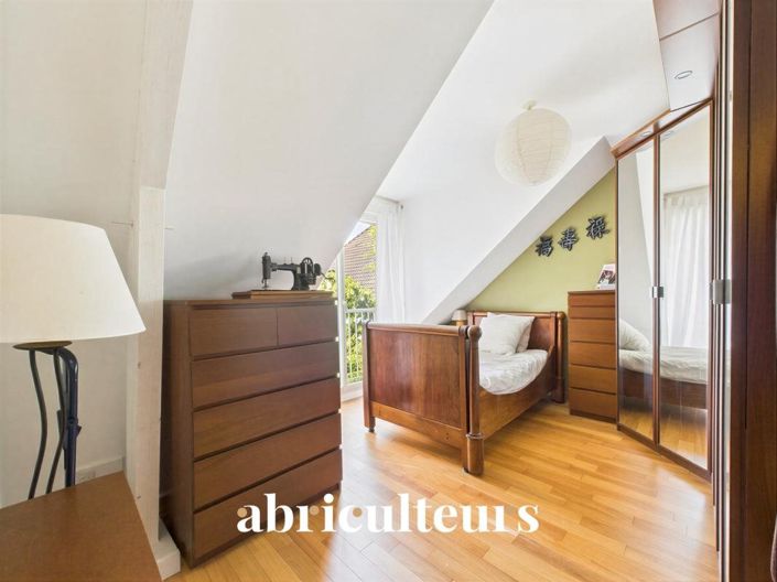 Image No.16-6 Bed House for sale